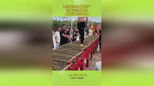 她赤脚走过荆棘地,坚韧步履间